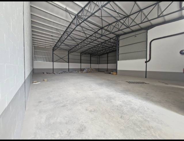 565M² WAREHOUSE TO LET IN STIKLAND INDUSTRIAL
